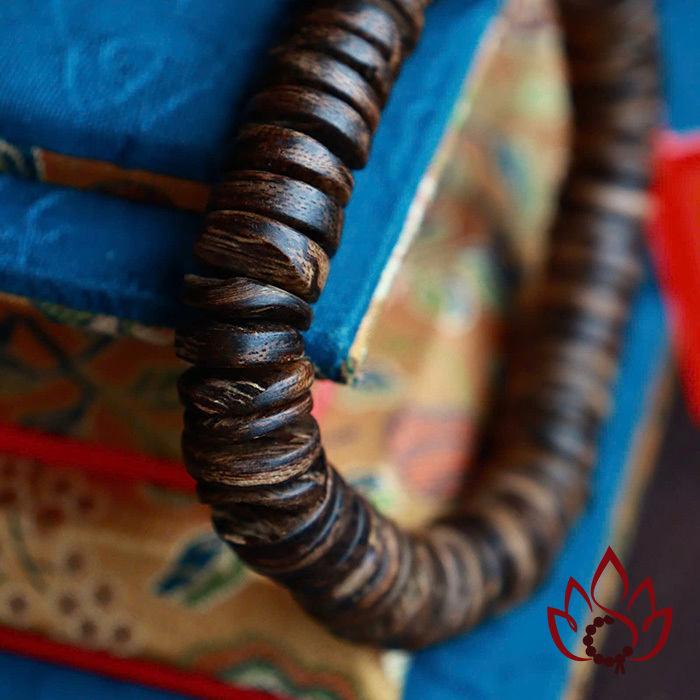 Vòng Trầm Hương Hạt Dẹp | 11 Ly | Trầm Bì Rễ Cận Chìm